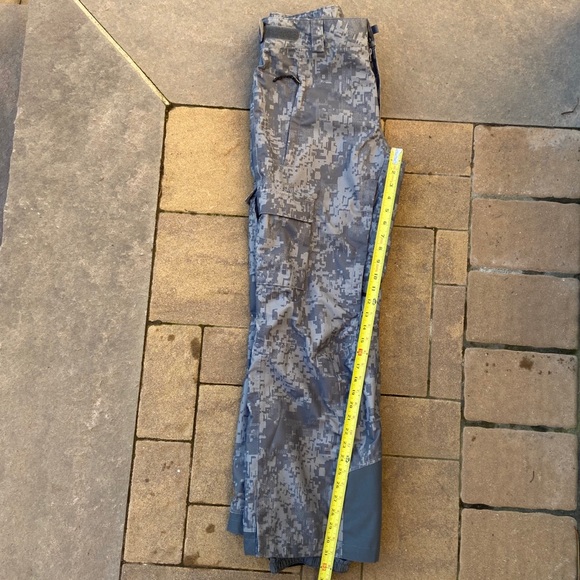 Columbia Digital Camo Snow Pants - Picture 9 of 11